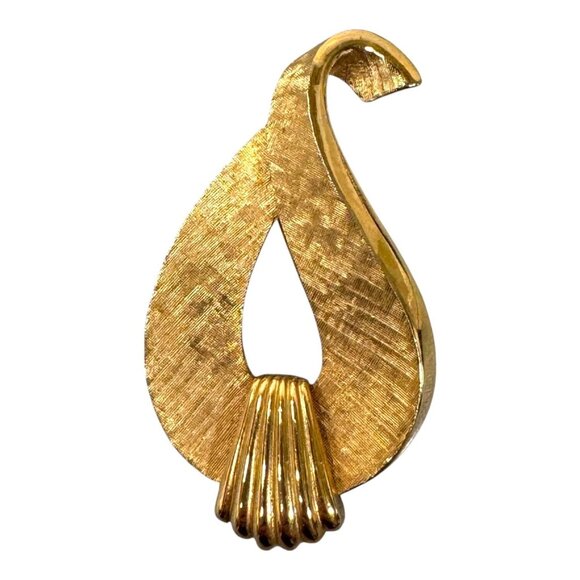 Vintage Boucher Brushed Gold Tone Brooch Numbered 6855 2" 1960's Marcel Shell - Picture 1 of 5